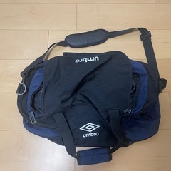 umbro ダッフルバッグ 黒と青の画像