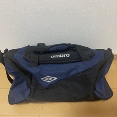 umbro ダッフルバッグ 黒と青の画像