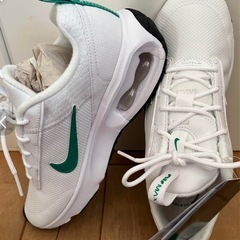 NIKE 新品未使用　23.5cm 定価9680円の画像