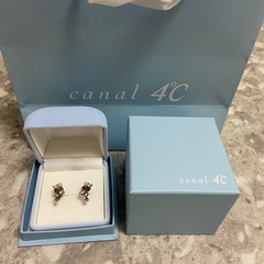 イヤリング　リボンとパールのデザインです