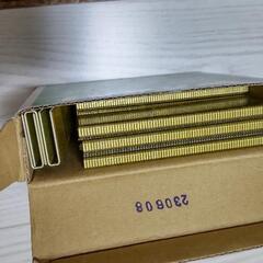 フロアステープルPT425F　0.95箱分　郵送対応可の画像