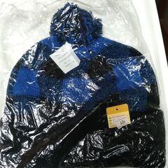 帽子　ニットキャップ　ポンポン　新品未使用　チェック　ブルー　ブラックの画像