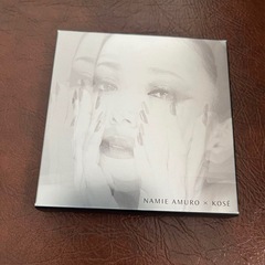 安室奈美恵　アイシャドウパレット外箱付き