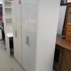 人気の白家具❗️ナフコ ワードローブ クローゼット❗️1台2000円❗️58cm×58cm×高さ180cm の画像