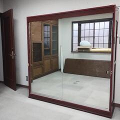 鏡張りの棚の画像