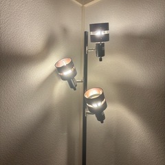 ニトリ　フロアランプ