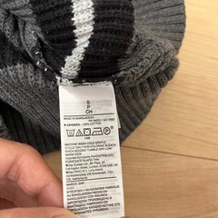値下げ！美品！GAP ボーダー柄 セーター Sサイズ　黒　グレー　ニット　長袖の画像