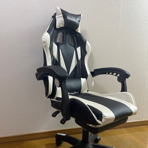 NewBoy ゲーミングチェア gaming chair オフィスチェア オットマン リクライニング デスク/パソコンチェア 疲れない 椅子  (黒と白)