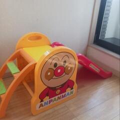 ベビーカー。遊具