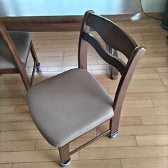 ダイニングテーブル、椅子4脚セットの画像
