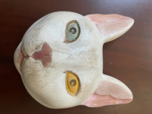 スギサキマサノリさんの木彫（猫）です