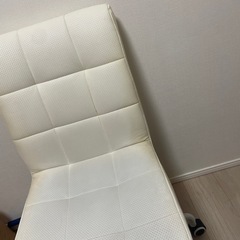 机と椅子の画像