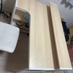 机と椅子の画像