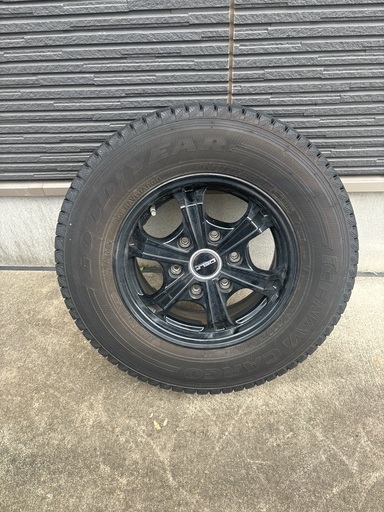 ハイエース200系スタッドレスタイヤ　4本