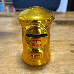 非売品！　金色のポスト型貯金箱