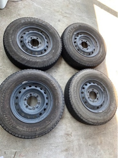 195/80r15 スタッドレス　ブリヂストン　ハイエース