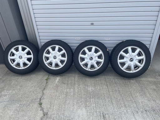 ミニクーパースタッドレスタイヤ2022年製バリ溝