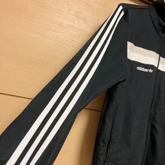 アディダス　adidas ジャージの画像