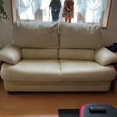10月中引取り希望 アイボリー3人掛けソファ  ☆決まりました☆の画像