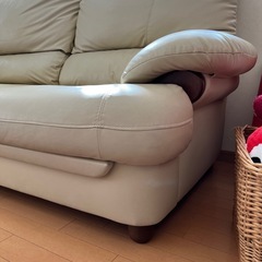 10月中引取り希望 アイボリー3人掛けソファ  ☆決まりました☆の画像