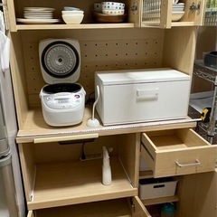 食器棚の画像