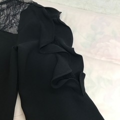 黒のワンピースの画像