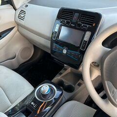 日産リーフ２３年式　白の画像