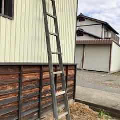 昔々の木製ハシゴ2台