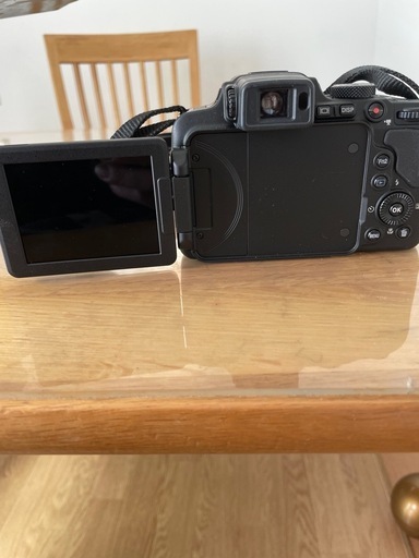 Nikon  B700