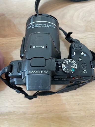 Nikon  B700