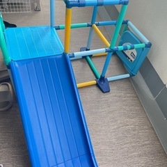 子どもジャングルジム、滑り台の画像