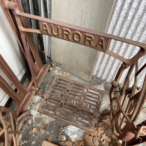 アンティークミシン台脚　昭和レトロ　janome AURORA  BROTER 一脚3300円！ アンティークミシン台脚 昭和レトロ janome AURORA BROTER 一脚3300円！