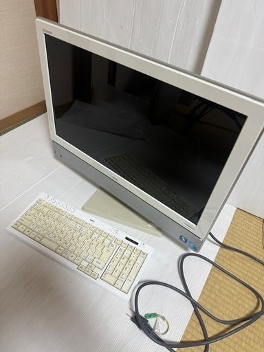パソコン　一体型PC NEC 型番VW770BS6W 初期化済　（1016）