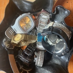 古い時計とコイン