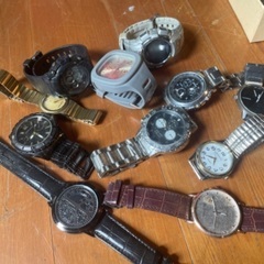 古い時計とコインの画像