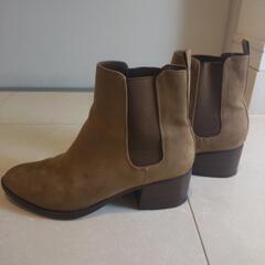 ショートブーツ　茶色　GAPの画像