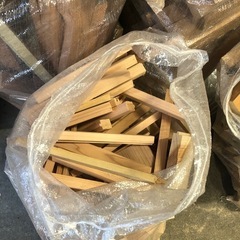 アウトドア　キャンプ用薪の画像
