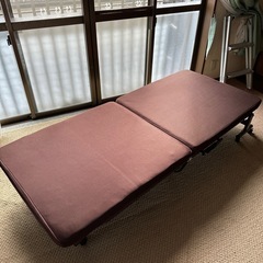折りたたみベッドの画像
