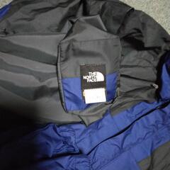 THE,NORTHFACEのウインドブレーカー上下の画像