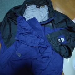 THE,NORTHFACEのウインドブレーカー上下の画像