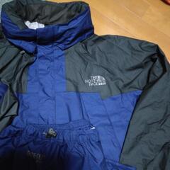 THE,NORTHFACEのウインドブレーカー上下の画像
