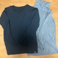 ユニクロ　男児140ヒートテック黒長袖Tシャツとヒートテックグレ...
