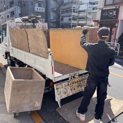 🔥日払い🔥即日勤務可能🚀月給30万円以上可💰髪色髪型自由✨建設現場のドライバー募集🎉週1からOK⭕️年齢関係なく誰でも応募OK☘️黙々作業でコミュ力不要😎の画像