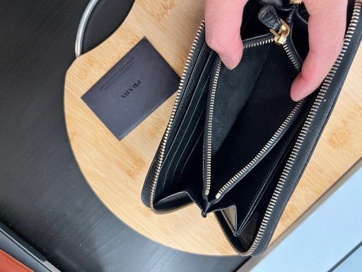 PRADA 財布