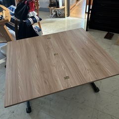 昇降式テーブルの画像