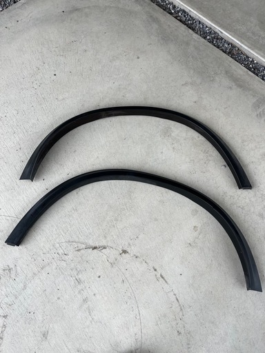 ベンツ　GLC43 純正リアオーバーフェンダー　左右　美品　レア　純正品