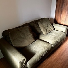 NOYES 2人掛けソファ　グリーン の画像