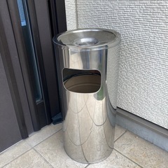 使いやすいスタンド灰皿　ゴミ箱付き！の画像