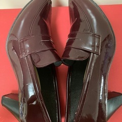 赤　パンプスの画像