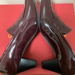赤　パンプスの画像